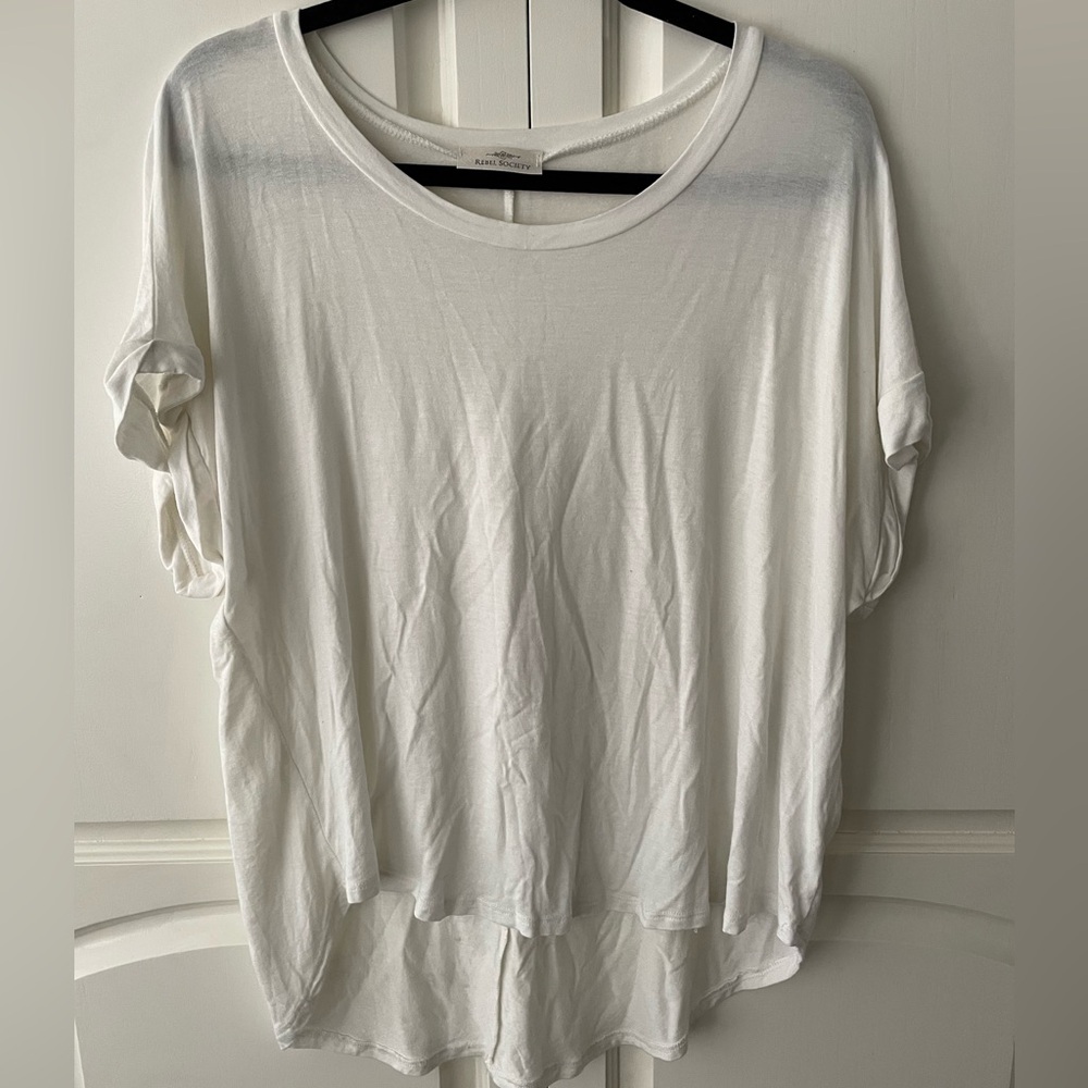 Flowy white tee shirt